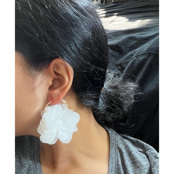 White flower earrings , white fabric feathered Snow White big long floral - Picture 4 of 4